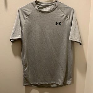 Men’s under Armour athletic shirt sleeve t shirt